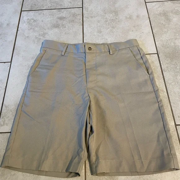 NEW Greg Norman Men’s Khaki Golf Shorts - Picture 2 of 6